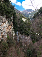 Vista sulla cascata all&rsquo;imbocco delle Gole del Fiume Ceraso.