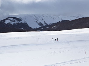 Sull&rsquo;altopiano di Campo Felice con la cresta di Colle del Nibbio sullo sfondo.