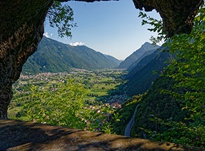 Vista sulla Valle delle Chiese dalla cappella del Castello di San Giovanni a Bondone.