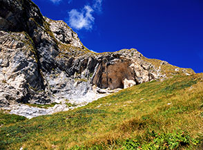 Stupendo sgrottamento sui salti di roccia del Vallone delle Cornacchie.
