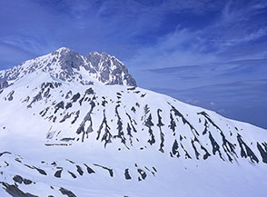 Monte Aquila Versante Sud con alle spalle il Corno Grande.