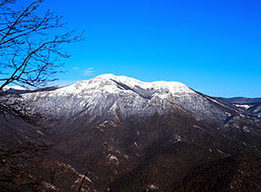 Il Monte Tarino ripreso da Roccia Valisa.