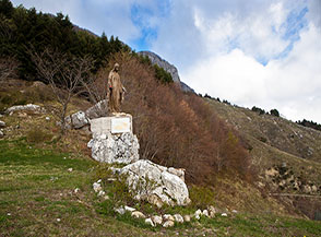 La Madonna del Cervia, sul verante orientale della Cresta Sud della montagna.