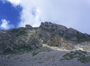 La Parete Est della Vetta Settentrionale d&rsquo;Intermesoli, la cima &egrave; quel caratteristico blocco sporgente sulla sx.
