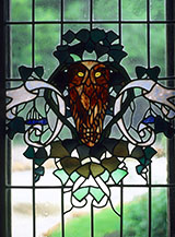 La civetta (Duilio Cambellotti, 1918, vetrata liberty alla Casina delle Civette di Villa Torlonia).