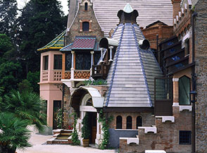 Lato orientale della Casina delle Civette a Villa Torlonia.