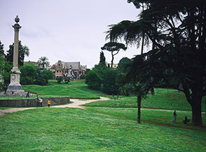 Scorcio del Parco di Villa Torlonia, sullo sfondo la Casina delle Civette.
