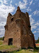 La torre meridionale del Circo di Massenzio.
