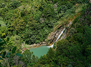Vista sul laghetto ai piedi della Grande Cascata dell&rsquo;Aniene.