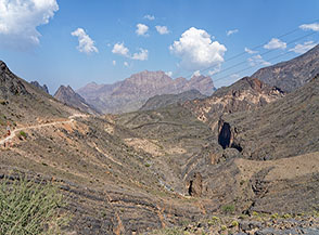 Una vista, giusto che parziale, dell&rsquo;immenso Wadi Bani Awf.