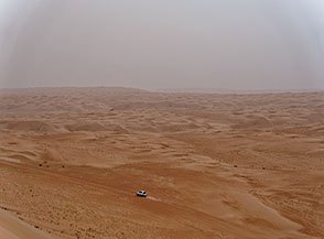 Vista sullo sconfinato Wahiba Sands situato nella regione orientale del Sultanato dell&rsquo;Oman.
