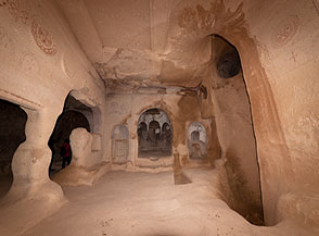 Interno della Chiesa del Pesce e Uva a Zelve (Valle 1).