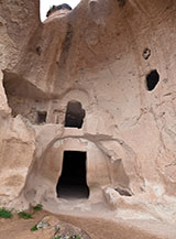 Ingresso della  Chiesa della Sacra Croce a Zelve.