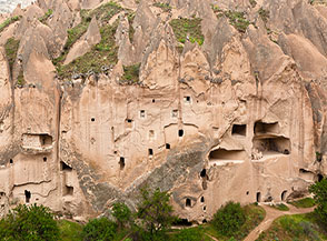 Vista su abitazioni e colombai della Valle 3 a Zelve.
